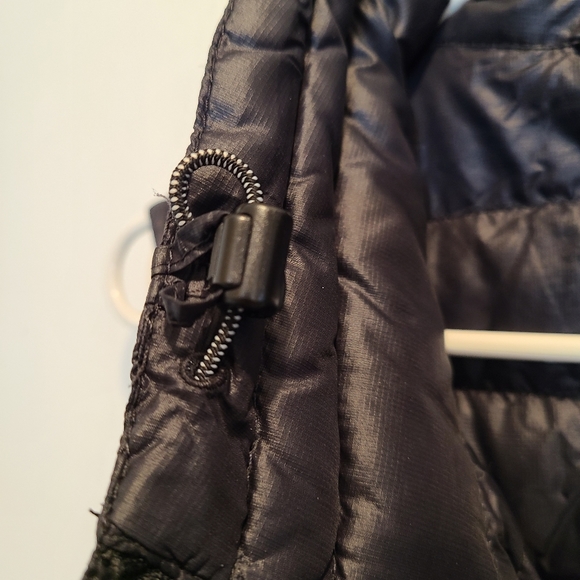 Women's Gap PufferVest Black/Deep Navy Size Medium - Picture 7 of 7